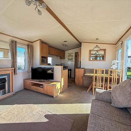 Lovely 6 Berth Caravan For Hire At Manor Park In Hunstanton Norfolk Ref 23044S Экстерьер фото