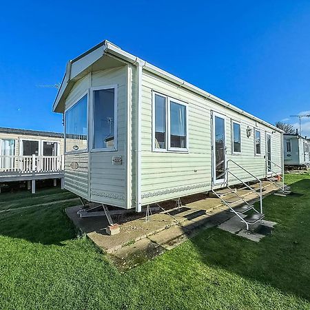 Lovely 6 Berth Caravan For Hire At Manor Park In Hunstanton Norfolk Ref 23044S Экстерьер фото