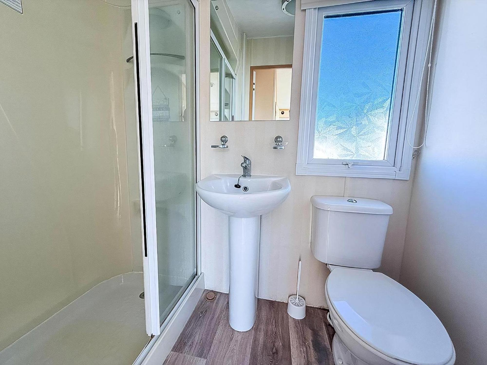 Lovely 6 Berth Caravan For Hire At Manor Park In Hunstanton Norfolk Ref 23044S Экстерьер фото