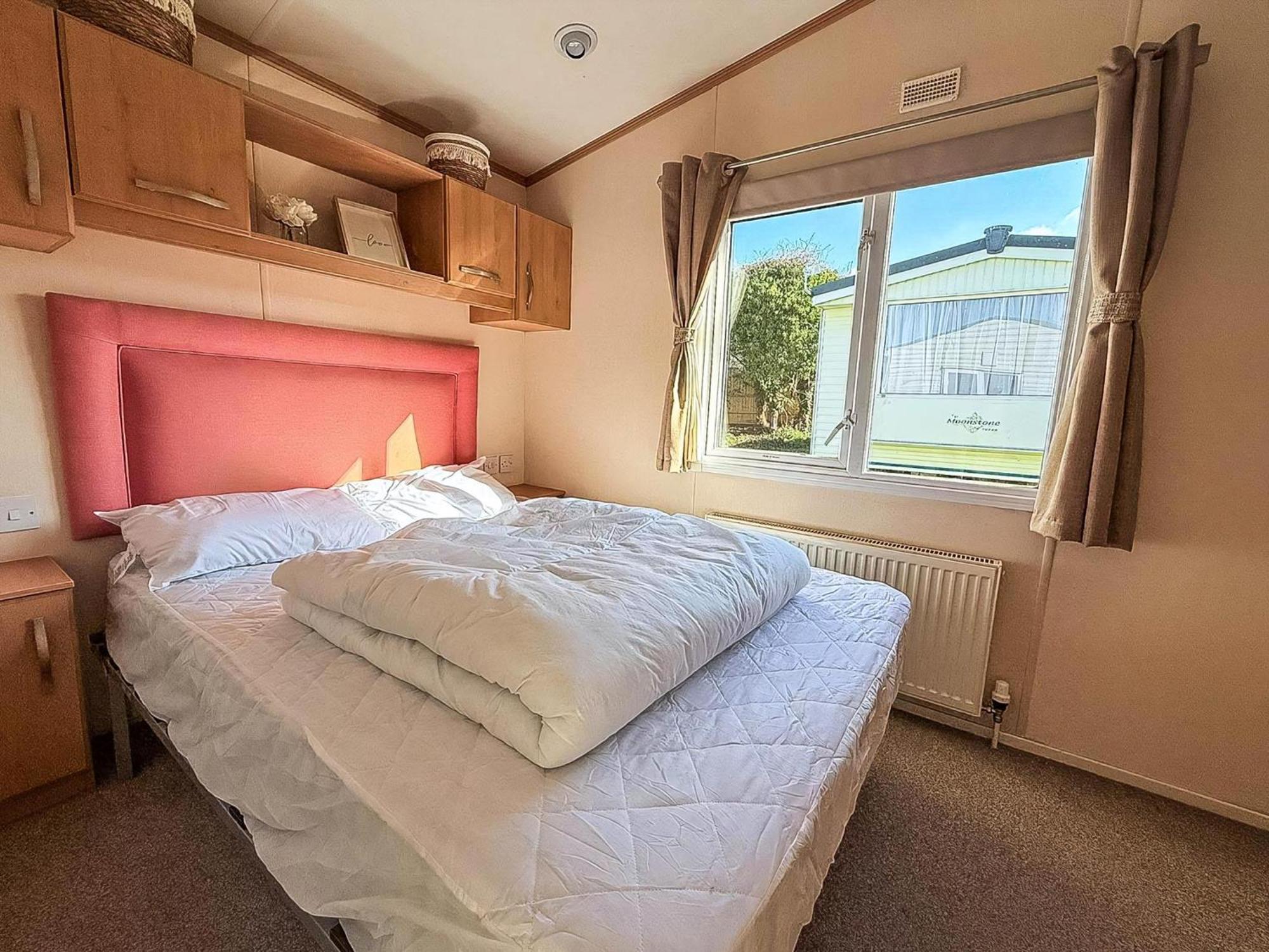Lovely 6 Berth Caravan For Hire At Manor Park In Hunstanton Norfolk Ref 23044S Экстерьер фото