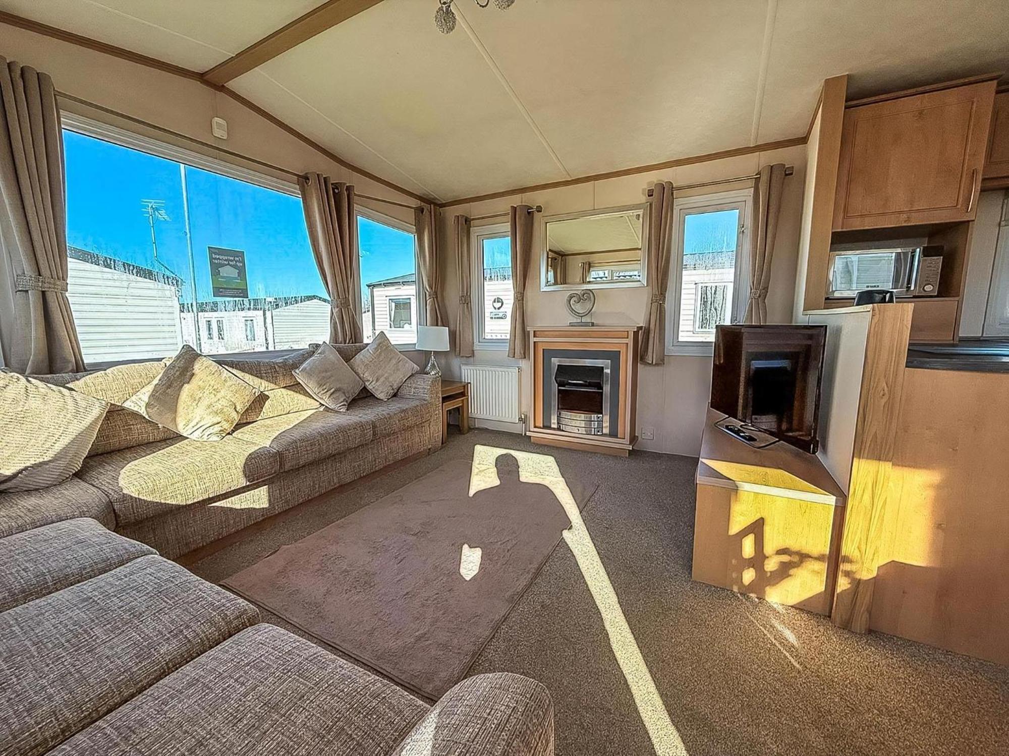 Lovely 6 Berth Caravan For Hire At Manor Park In Hunstanton Norfolk Ref 23044S Экстерьер фото