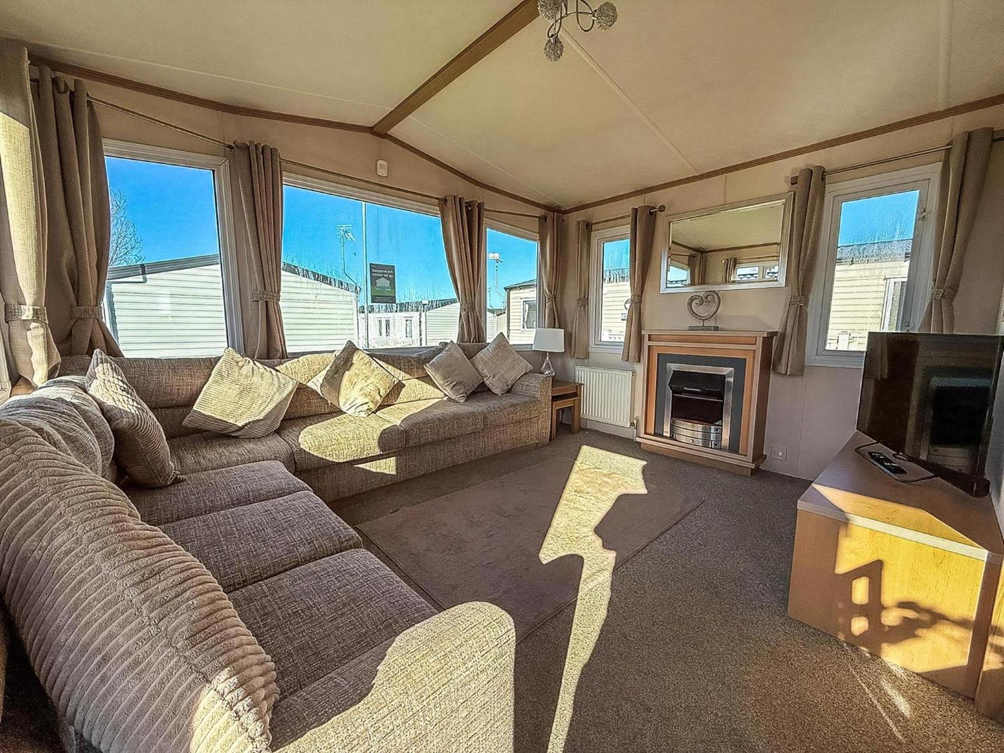 Lovely 6 Berth Caravan For Hire At Manor Park In Hunstanton Norfolk Ref 23044S Экстерьер фото