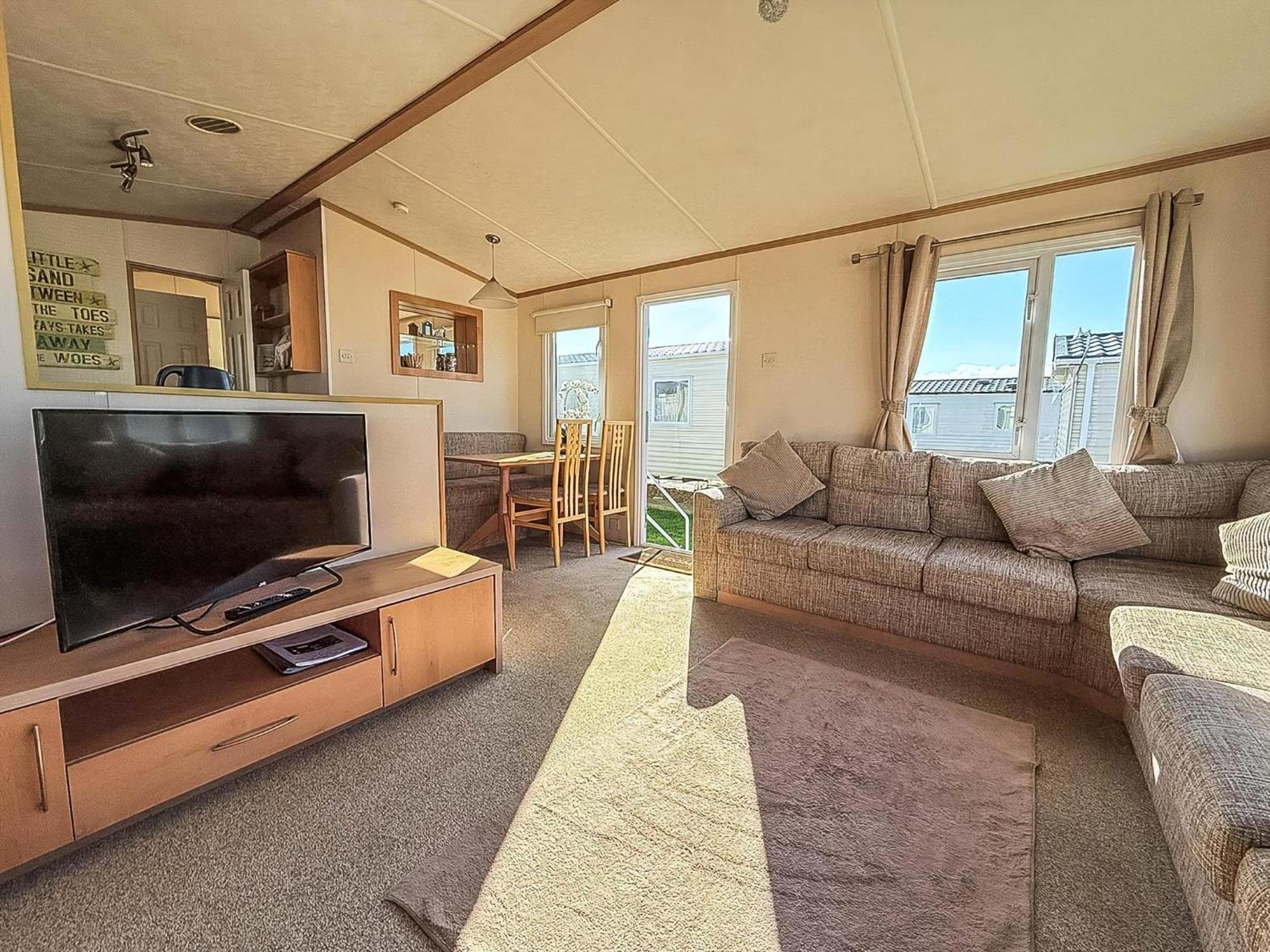 Lovely 6 Berth Caravan For Hire At Manor Park In Hunstanton Norfolk Ref 23044S Экстерьер фото